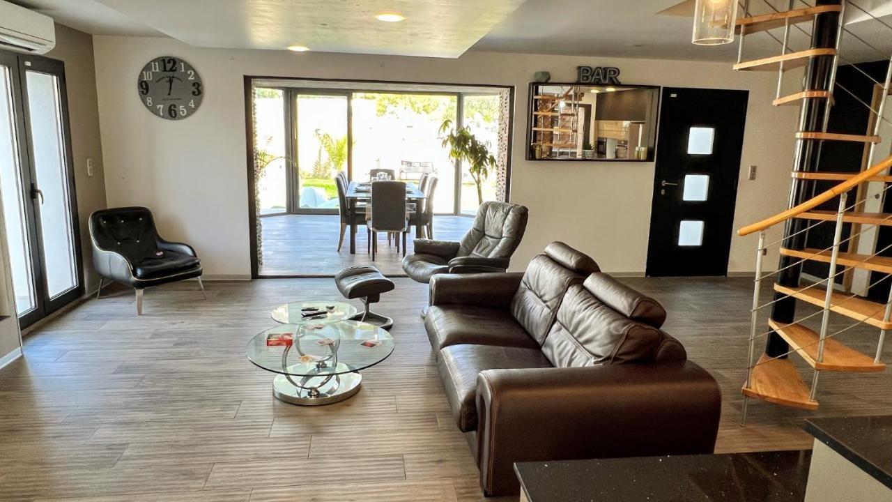 Villa DALI LA GARDE 260m2 Jacuzzi, Sauna, Piscine, jardin 500m2, 5 minutes de la Plage Esterno foto